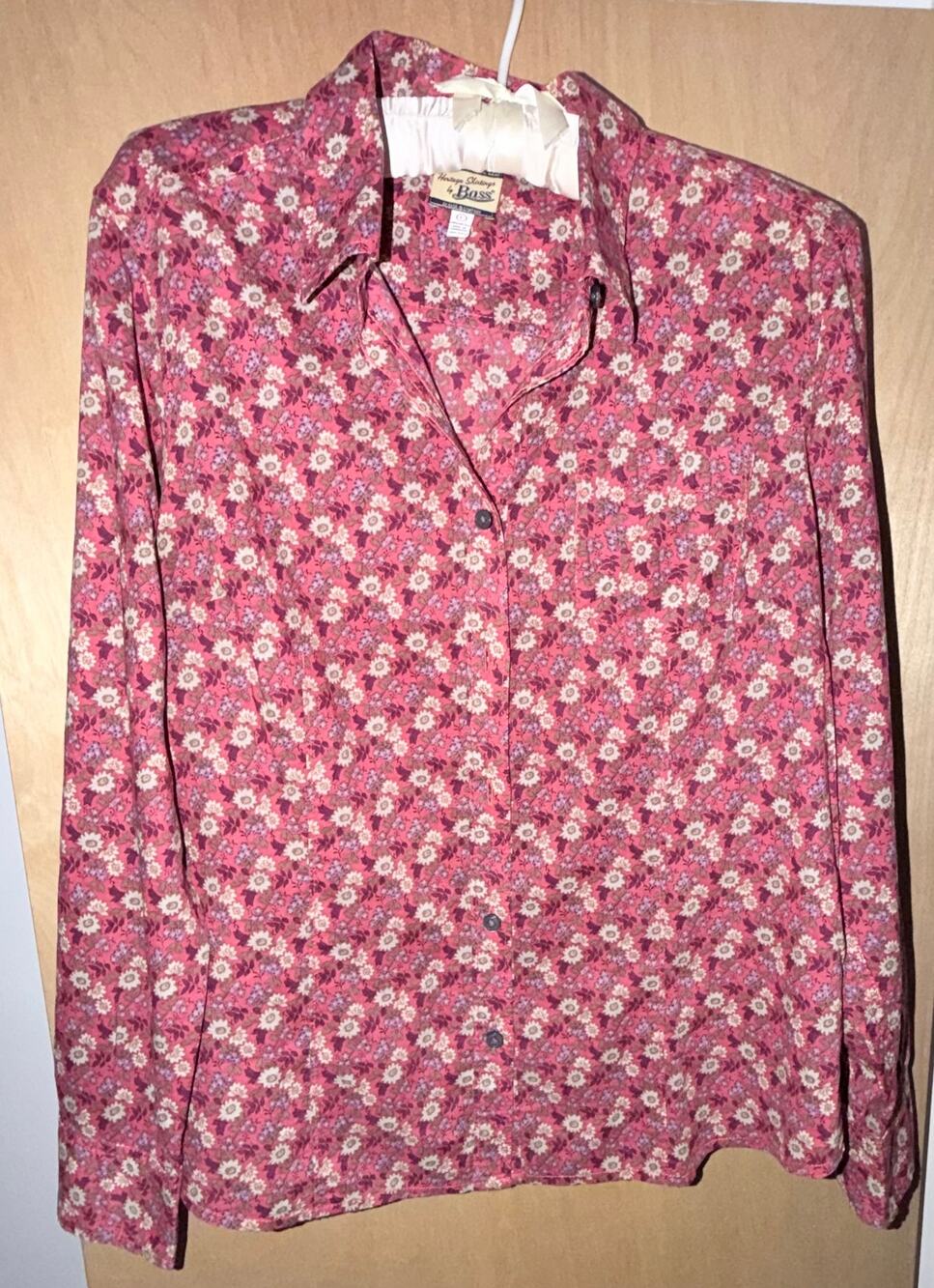 Bass Women's Floral shirt with button to hold sleeve a small size Large